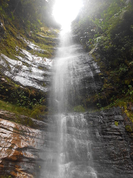 Archivo:CASCADA LAS TINAJAS.JPG