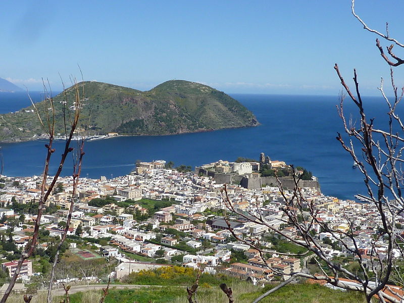 File:Castello Lipari.JPG