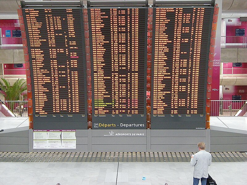 Файл:Departures Paris CDG 2009.jpg