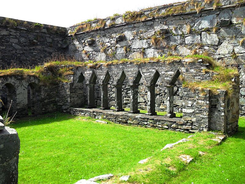 File:Oronsay Cloisters.jpg