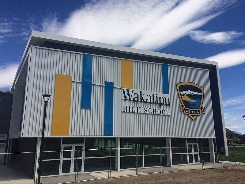 File:Wakatipu High School.jpg