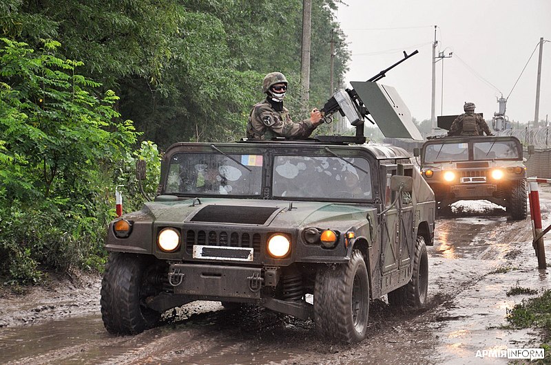 Файл:HMMWV Moldova army.jpg