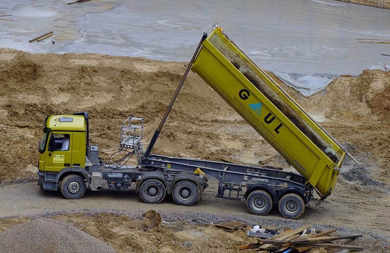 File:LKW Kipper DSCF6469 (crop).jpg