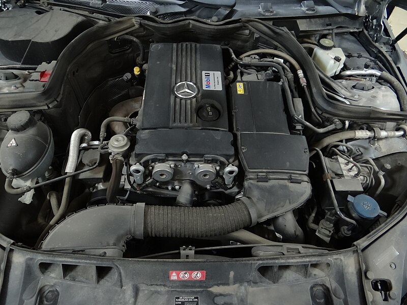 Файл:Mercedes-Benz KE18ML Engine Bay.JPG