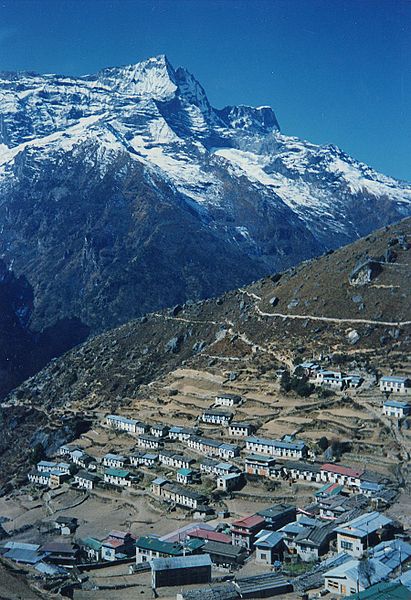 File:Namche Bazaar els big.jpg