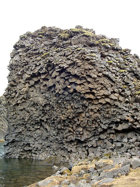 File:Basalt near Hjálparfoss.jpg