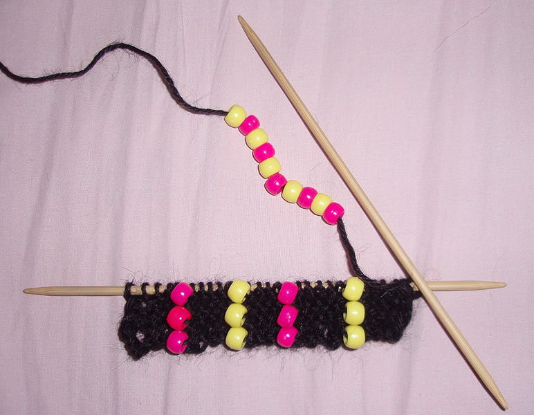 File:Beadknitting.JPG