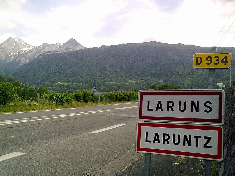 File:Entrée dans Laruns.jpg