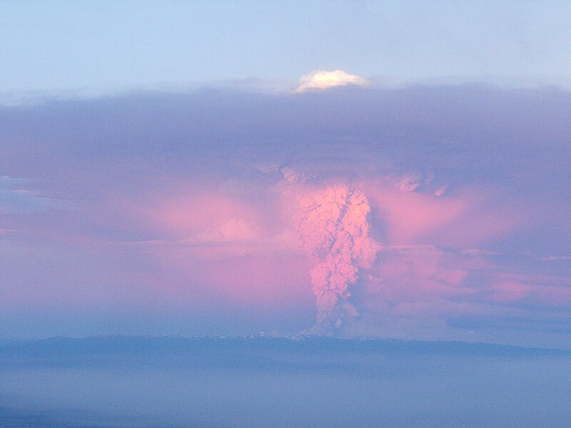 Archivo:ErupcionCaulle.jpg