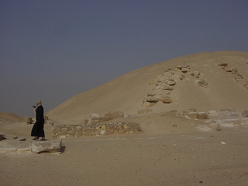 File:Pyramid of amenemhet 01.jpg