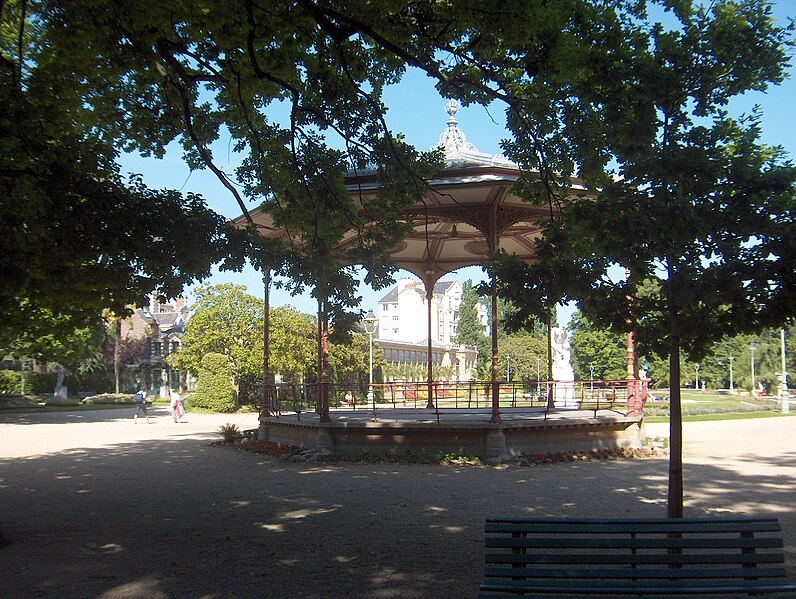 File:Rennes-Thabor-Bandshell.jpg