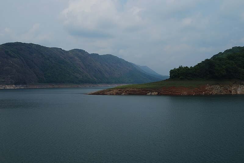 File:Idukki Dam Reservoir.jpg