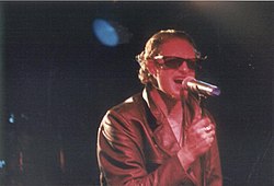 Staley playing with Alice in Chains in Boston in 1992