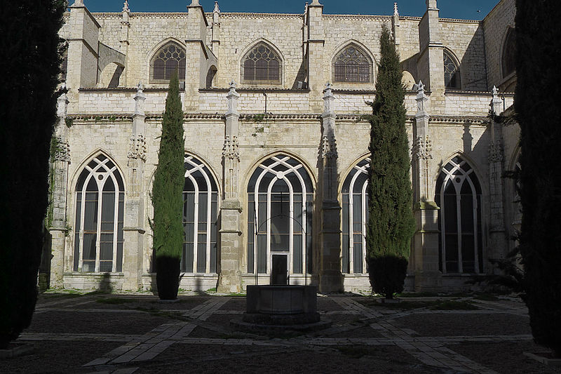 File:Catedral de Palencia. Claustro.jpg