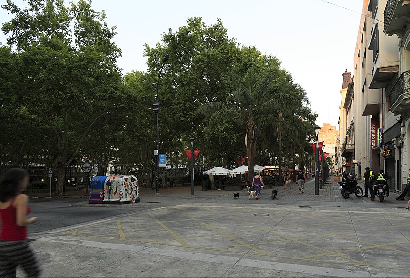 File:J34 639 Plaza Matriz.jpg