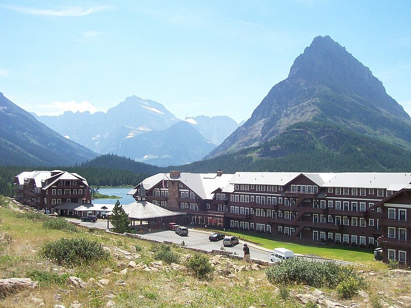 File:Many glacier hotel.jpg