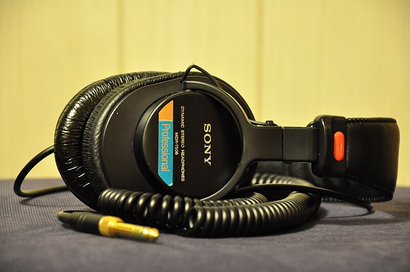 File:Sony MDR-7506 20100706.jpg