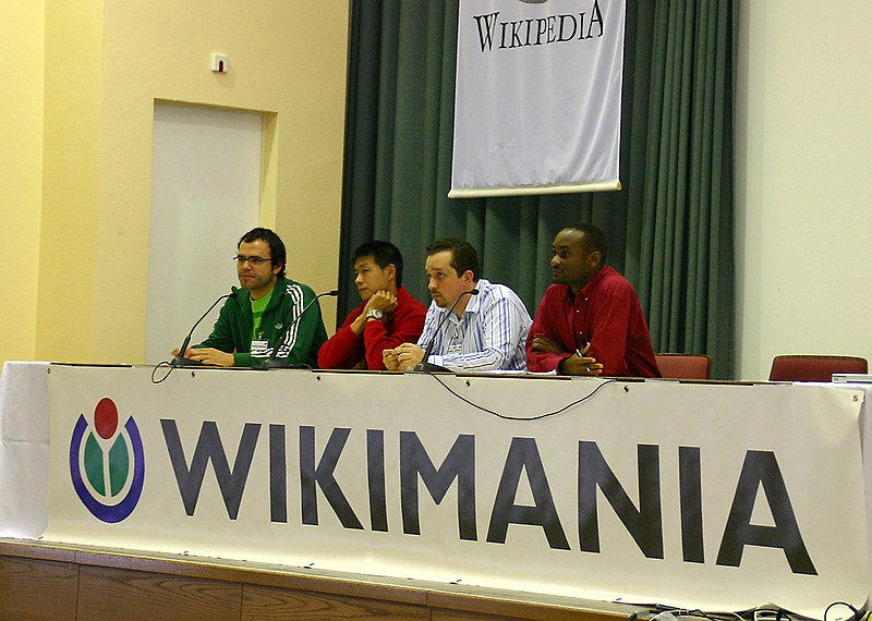 Файл:Wikimania globalvoicespanel.jpg