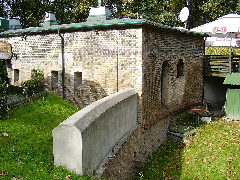 File:Bastion colomb poznań.JPG