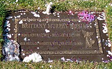 Brittany Murphy grave.jpg