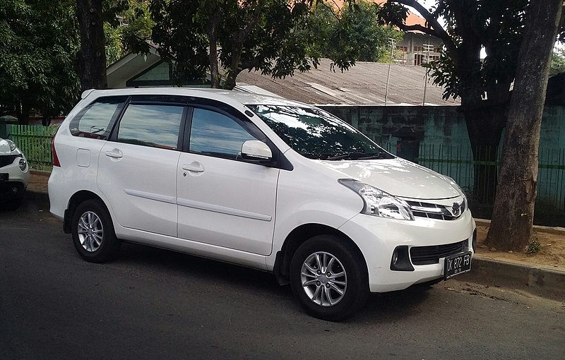 File:Daihatsu Xenia (14803915116).jpg