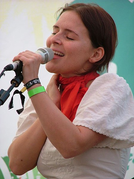 Archivo:Emiliana Torrini 02.jpg