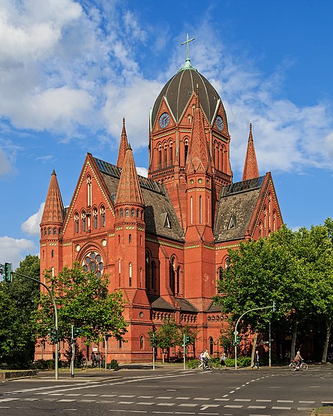 Файл:HeiligKreuzKirche B-Kreuzberg 07-2015.jpg