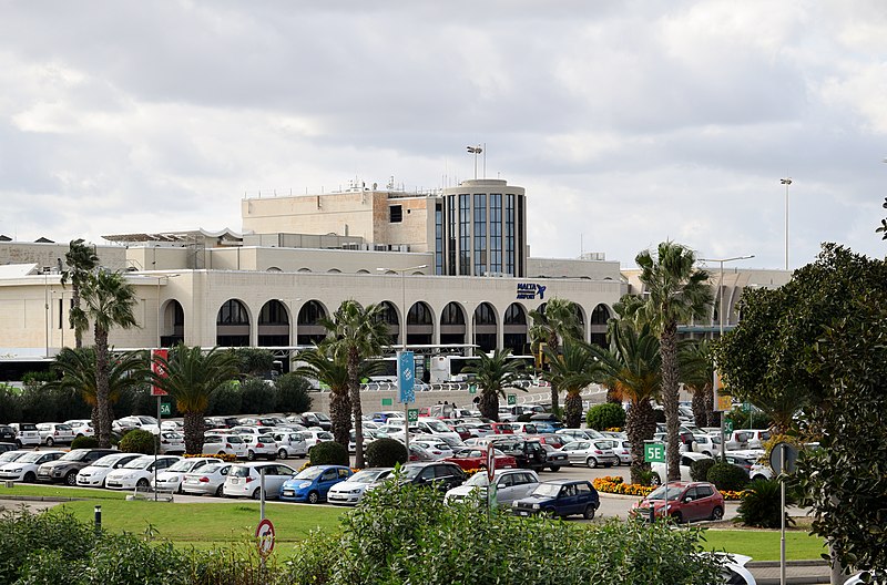 File:Luqa. Ajruport 1.jpg