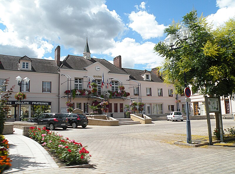 File:Neuvy-sur-Loire - mairie.jpg