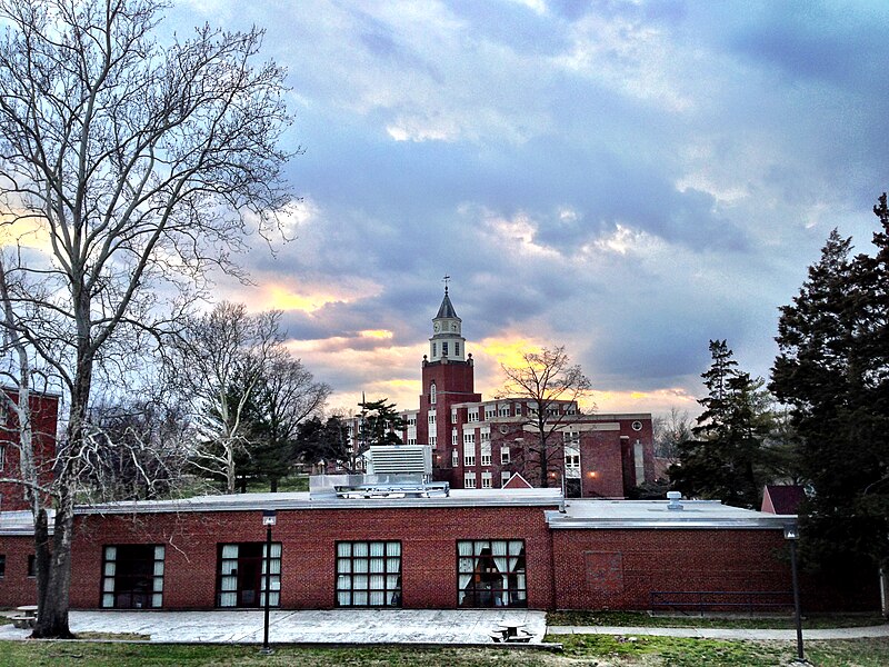 File:Pulliam Hall (SIU).JPG