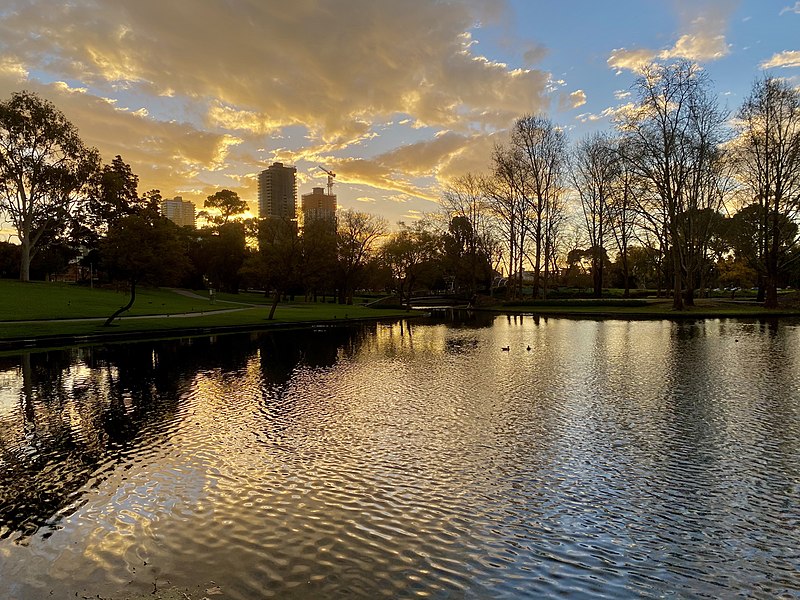 File:Rymill Park at sunset.jpg