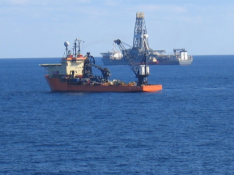 File:Toisa Perseus&Discoverer Enterprise.jpg