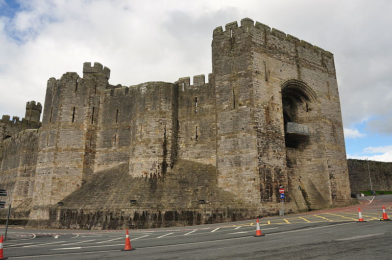 File:Caernarfon Castle (7332).jpg