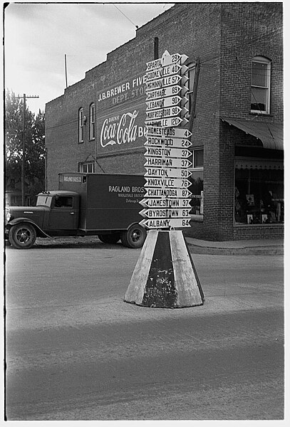 File:Crossville directional sign, 1937.jpg