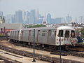 Template:NYCS-bull-small train leaving Smith–Ninth Streets