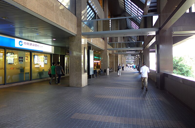 File:Harbour Centre Access 2014.jpg