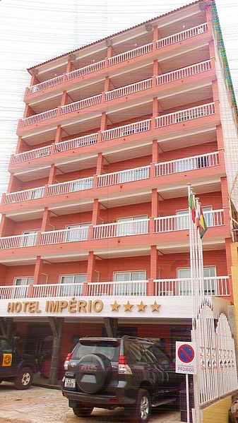 File:Hotel Império, Bissau.jpg