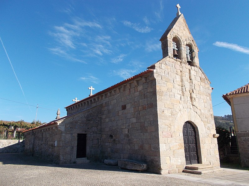 File:Igreja de Pedregais.jpg