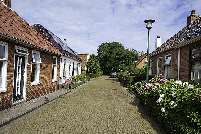 File:Noordwolde - Nieuwstraat.jpg