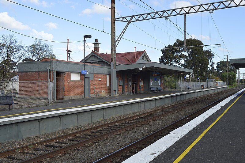 File:Northcote Railway Station.jpg