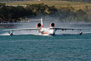 Бе-200 — разбег для взлёта с воды.