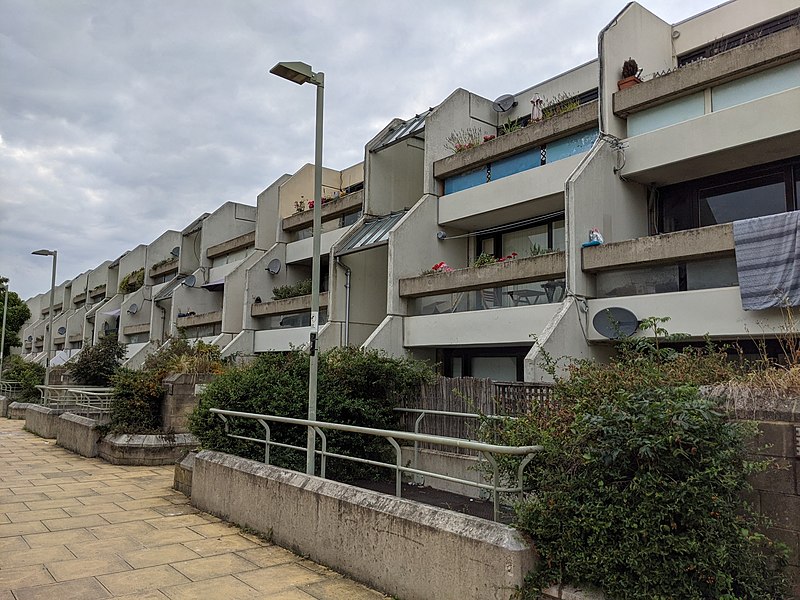 File:Stoneleigh Terrace, Highgate.jpg