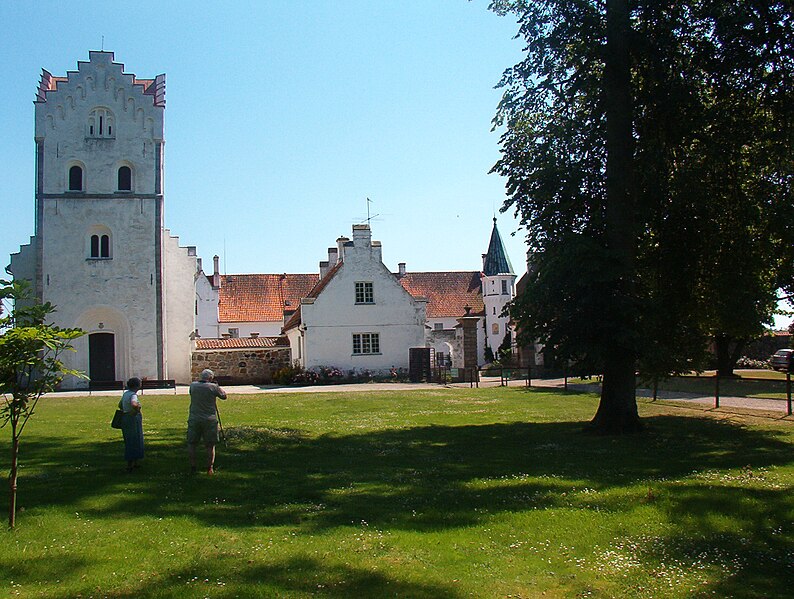 Файл:Bosjökloster, Skåne, Sweden.jpg