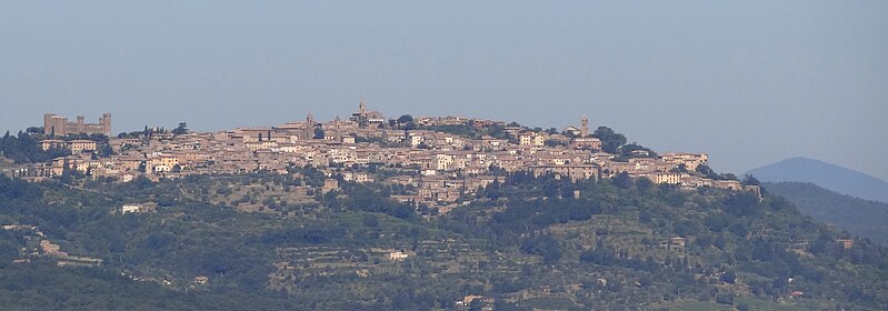 File:Montalcino-Skyline-2012.JPG