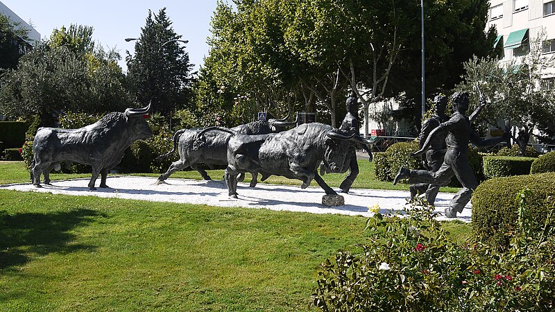 Archivo:Monumento a los encierros-Sanse.jpg