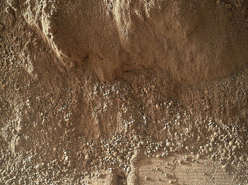 Archivo:PIA16193-MarsCuriosityRover-ScoffmarkInSand-2011004.jpg