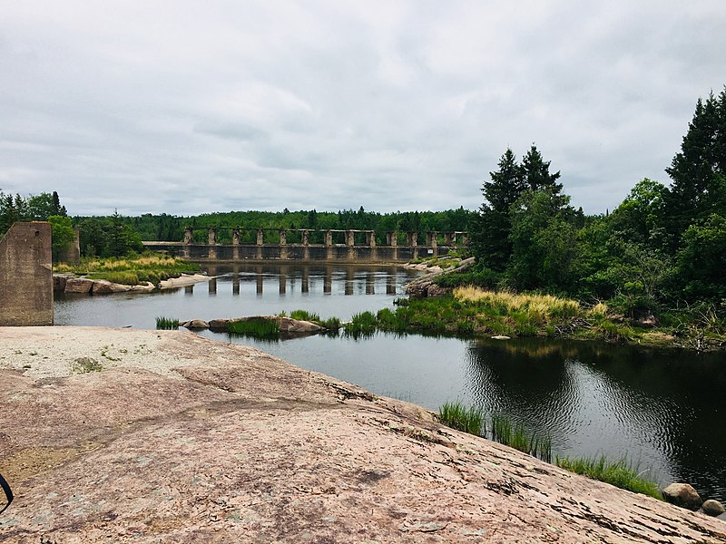 File:Pinawa Dam Provincial Park.jpg