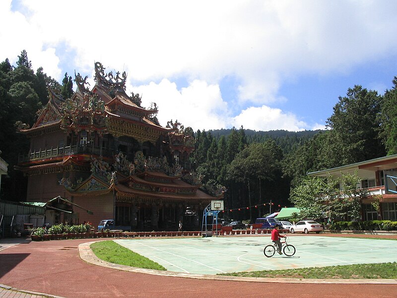 File:Alishan Shoujen Temple 01.jpg