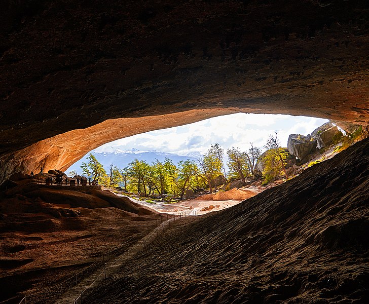 File:Cueva del Milodón (39330091455).jpg