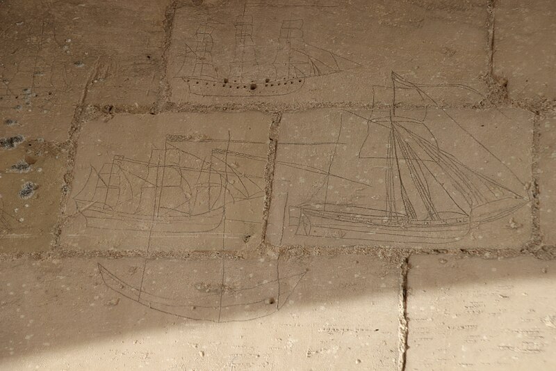 File:Graffito 2 église dives.jpg